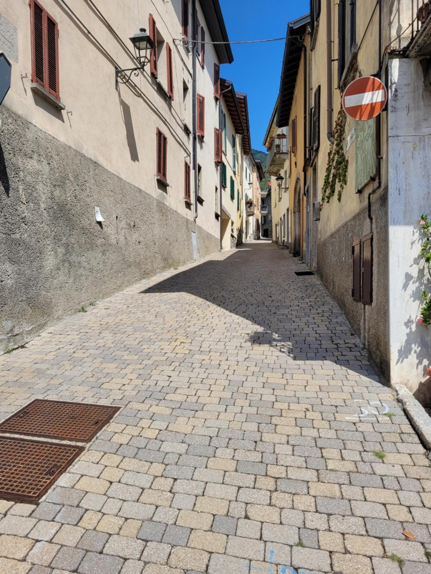 Casa Gianna Apartment Castiglione dʼIntelvi Екстериор снимка