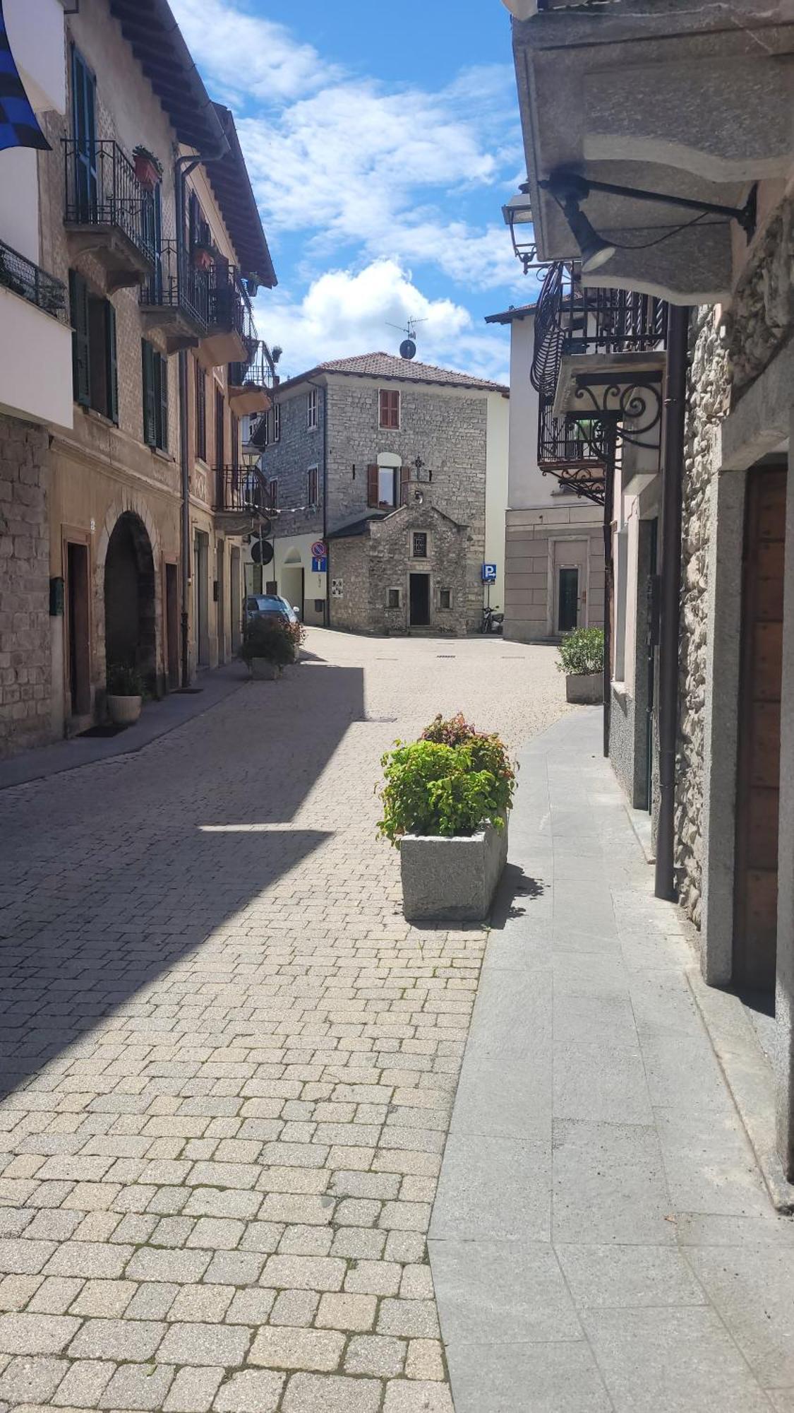 Casa Gianna Apartment Castiglione dʼIntelvi Екстериор снимка
